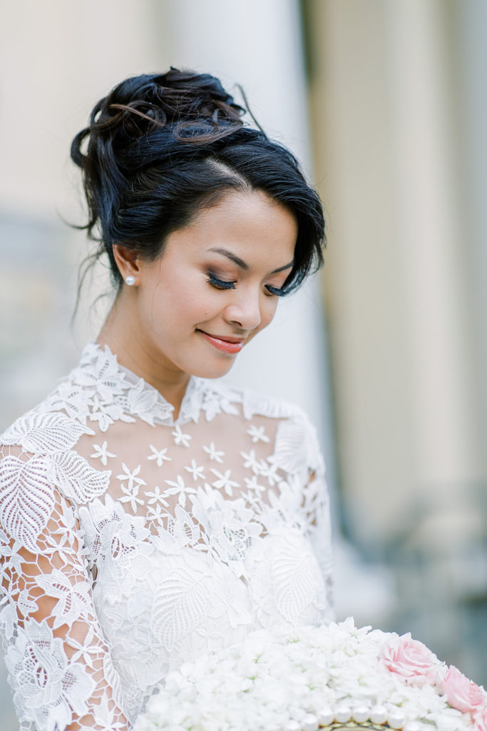 What color should you not wear to a vietnamese wedding?