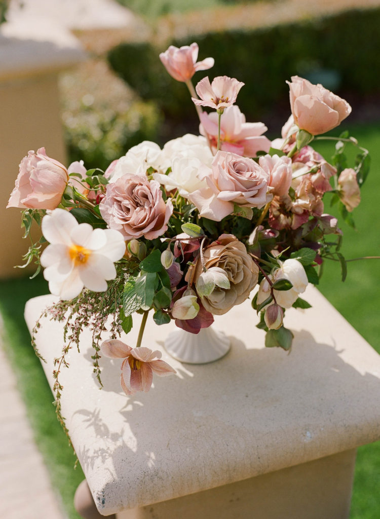 Mauve flowers in a compote arrangement designed by Le Bloomerie